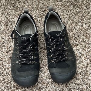 Keen Lace Up Size 9